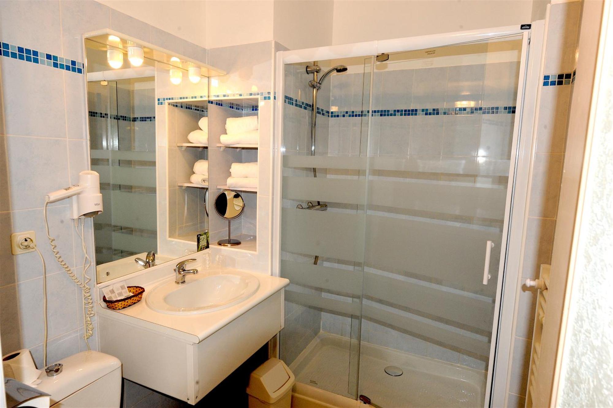Logis Hotel Le Belle Rive Нажак Екстериор снимка